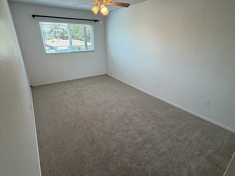 1071 Bonita St #D — Photo 20