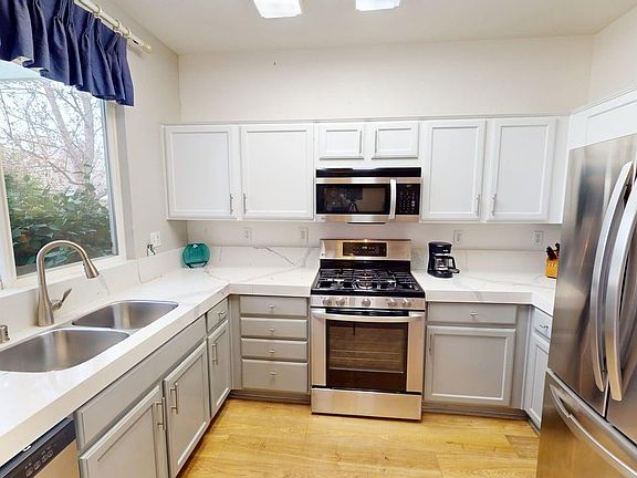 3rd image of 204 Calaveras Ct