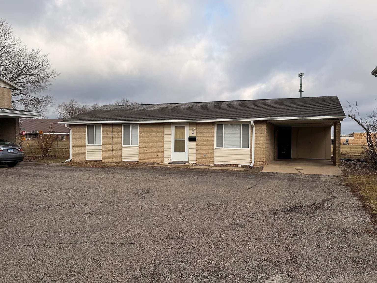 3 bed, 1300 sqft, $1,400 — Photo 1