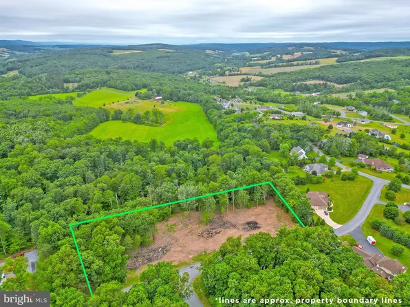 12 E Hyland Dr, New Ringgold, PA 17960