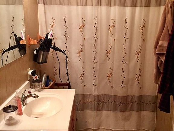 5th image of 221 E 16th St