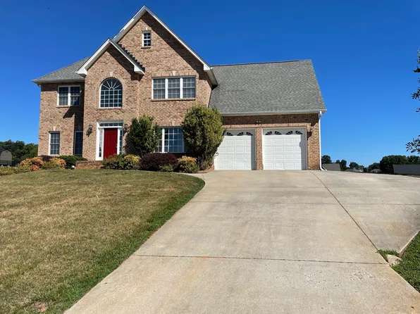 1184 Farmington Dr, Forest, VA 24551