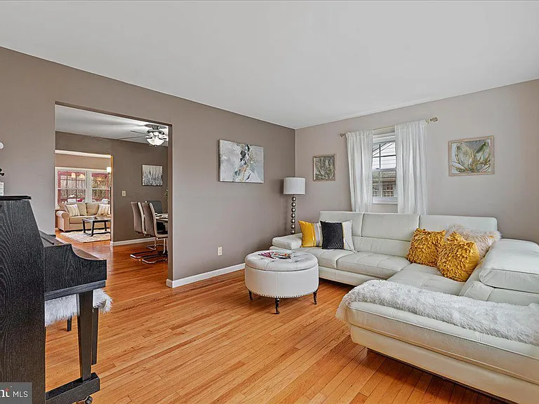 394 Franklin Ave — Photo 6