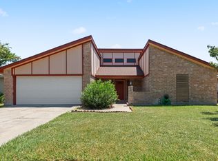5718 Crest Pebble Dr, Corpus Christi, TX 78415