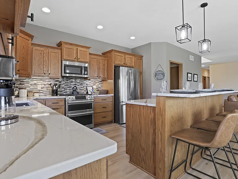 1016 Peterson Dr — Photo 18
