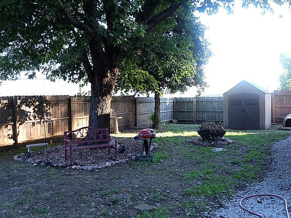 3rd image of 411 E Highland Ct