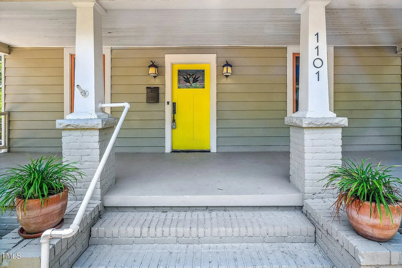 2 bed, 1.5 bath, 1228 sqft, $2,400 — Photo 3
