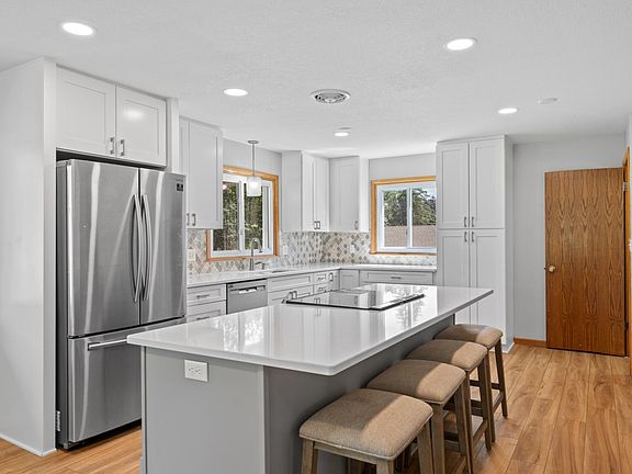 5th image of 2540 28th St SE