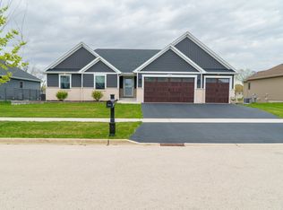 1482 Cornerstone Dr, Yorkville, IL 60560