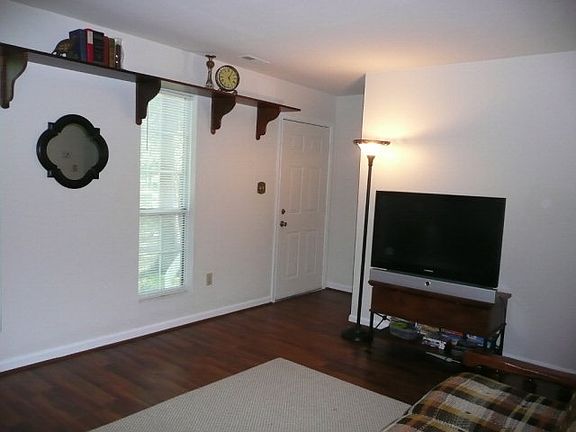 4th image of 5335 William Earl Way