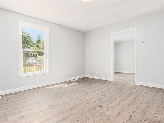 4th image of 83 E Lake St