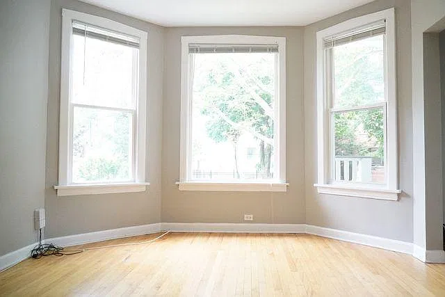 2819 N Springfield Ave — Photo 1