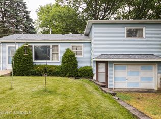 2510 Lakeview Dr, Wonder Lake, IL 60097
