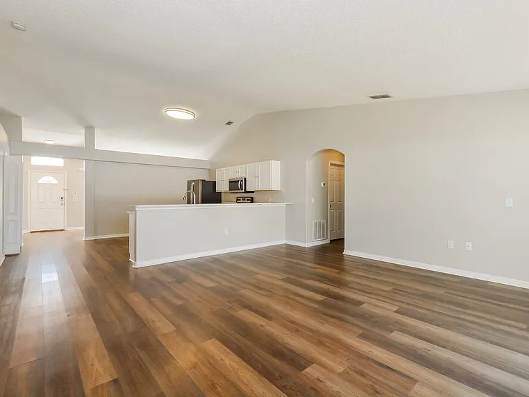 232 Tiffany Ct — Photo 5
