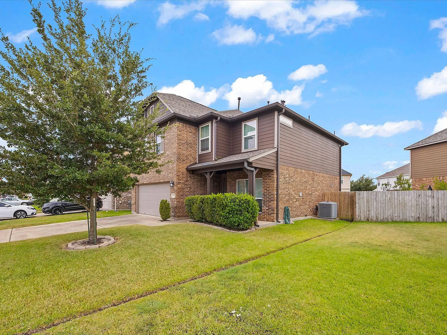 3 bed, 2.5 bath, 2317 sqft, $3,000 — Photo 2