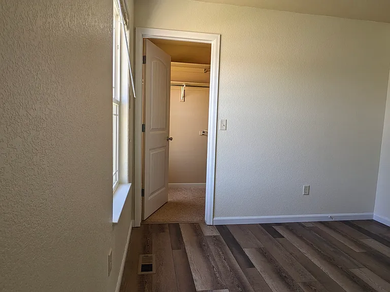 10x10 bedroom/office and walk-in closet