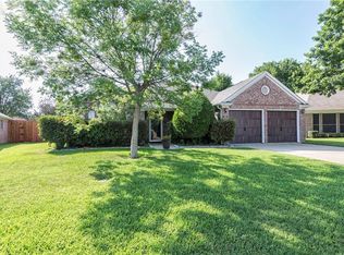 309 Park Forest Ct, Hurst, TX 76053