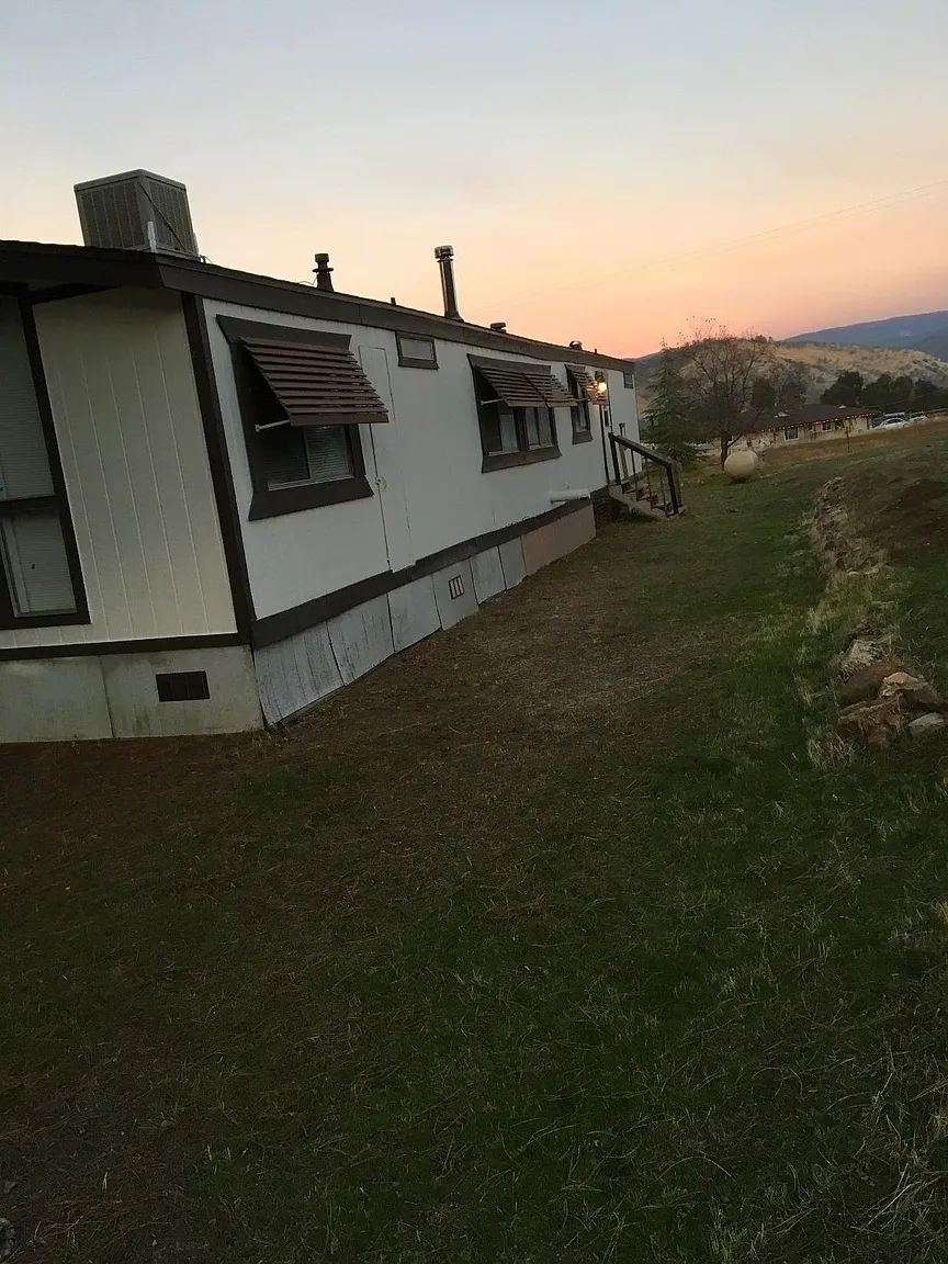 28717 Burrough Valley Rd photo 1