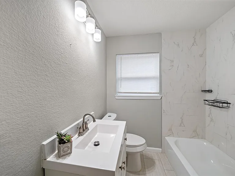 5755 Belvedere St — Photo 15