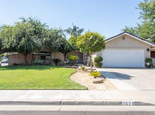 1078 W Pamela Ln, Dinuba, CA 93618