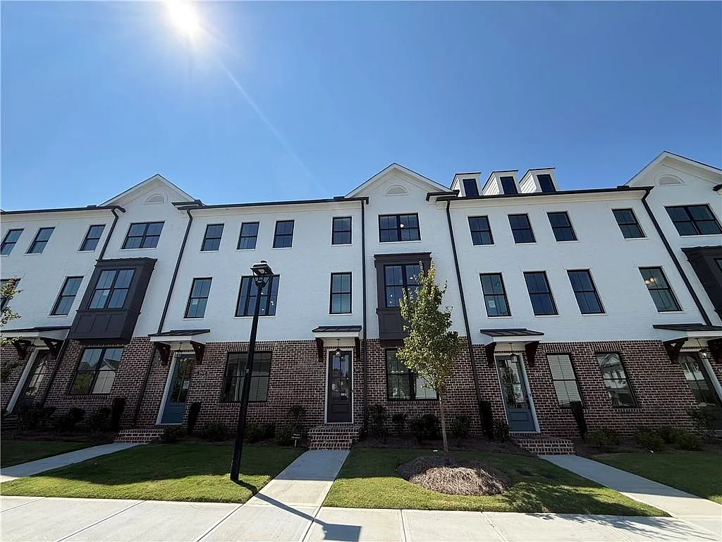 3 bed, 3.5 bath, 1893 sqft, $2,595 — Photo 2