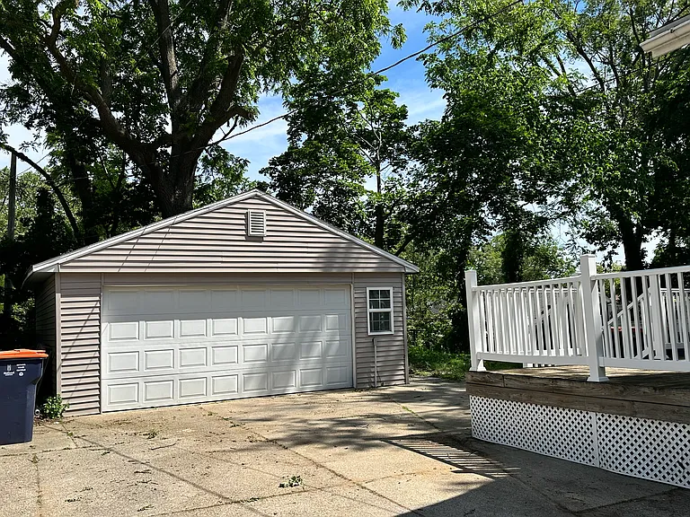 93 E 22nd St — Photo 3