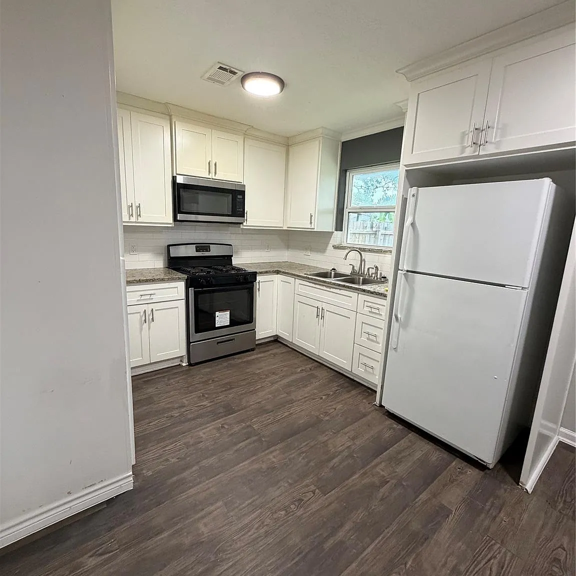 3 bed, 2.0 bath, 1198 sqft, $1,750 — Photo 3