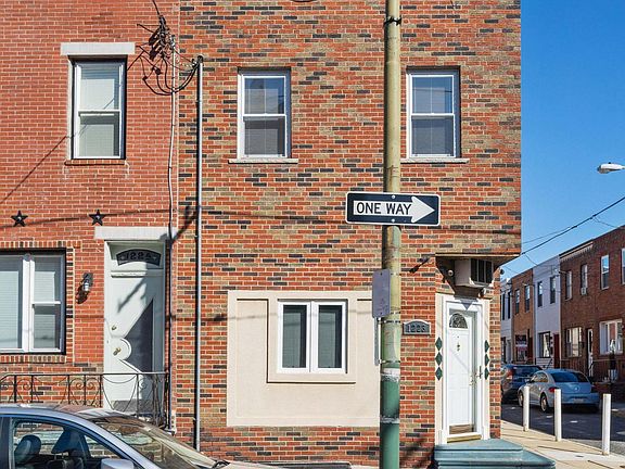 2nd image of 1223 Morris St #1
