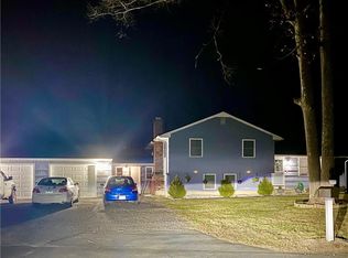 22 Oak Ridge Dr, Clinton, CT 06413