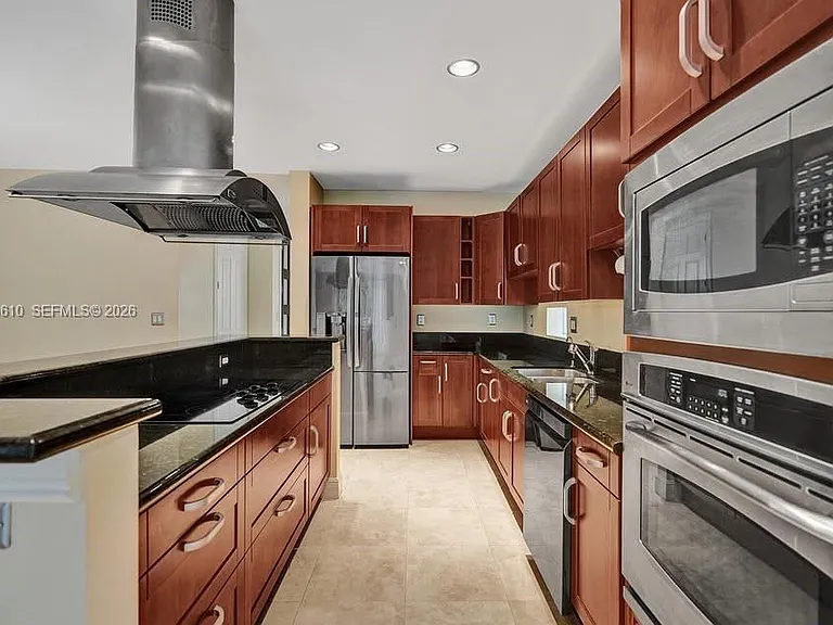 409 SW 5th St #1 — Photo 3