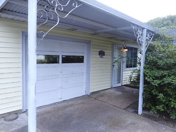 2nd image of 3490 Minglewood Dr