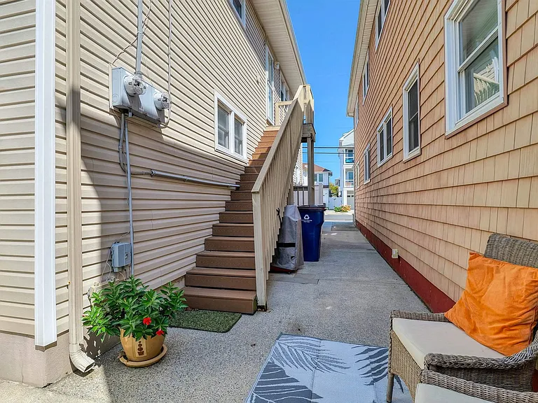 7000 Winchester Ave #TOP FLOOR — Photo 15
