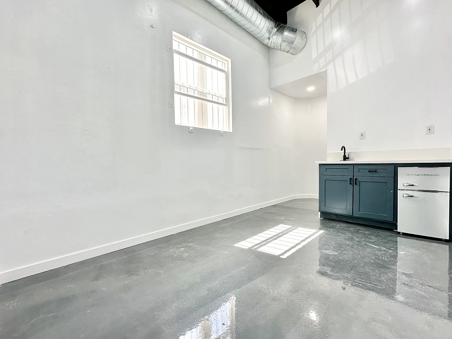Studio, $950 — Photo 3