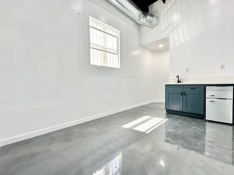 3809 Union Pacific Ave #12 — Photo 3