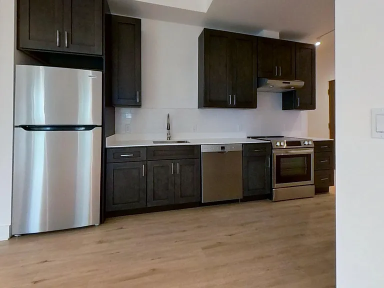 30 Edgewater Pl #301 — Photo 9