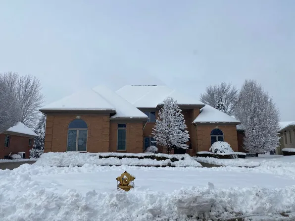 40563 Emerald Ln W, Clinton Township, MI 48038