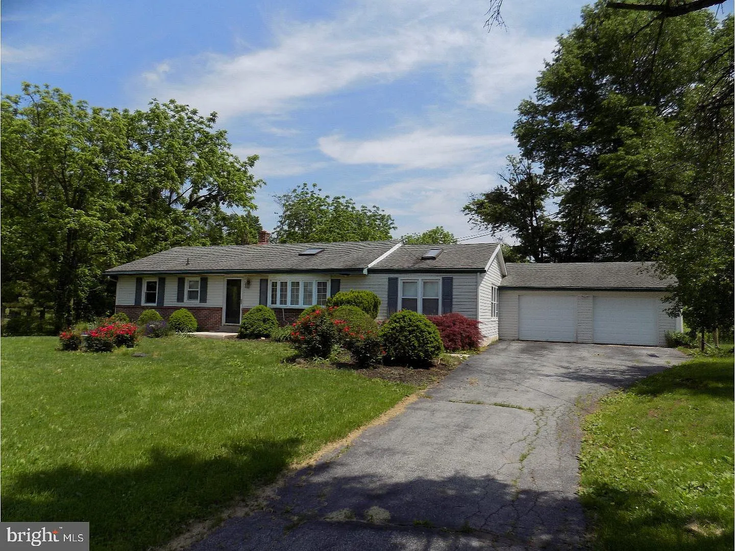 3 bed, 1.0 bath, 1430 sqft, $2,300 — Photo 1