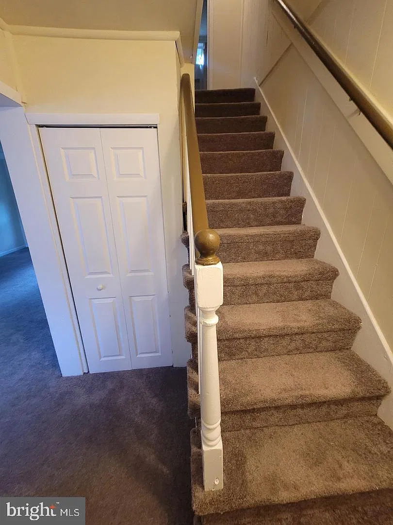 3 bed, 1.0 bath, 910 sqft, $1,850 — Photo 3