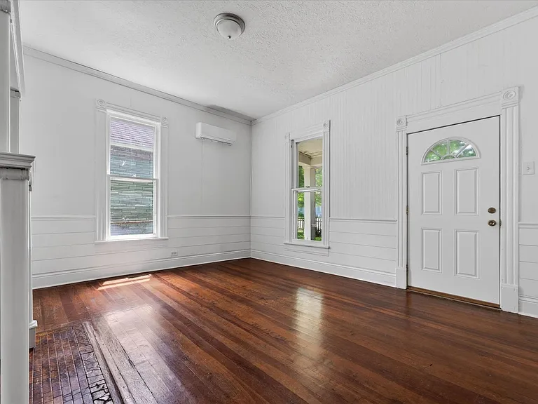 132 S McPherson St — Photo 9