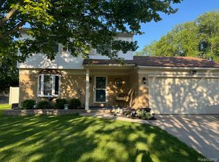50044 Vinecrest Ln, Chesterfield, MI 48047