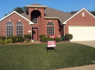 908 Becker Dr, Euless, TX 76039