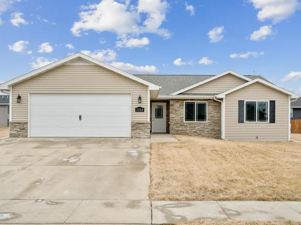 2164 Comanche Dr, Asbury, IA 52002
