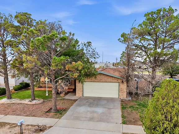 4th image of 15323 Woodhill Ct
