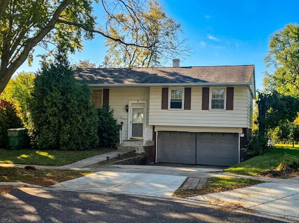 9 Greenwood Ct S, Buffalo Grove, IL 60089