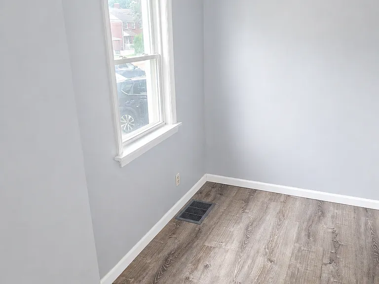 1146 Shadycrest Dr — Photo 4