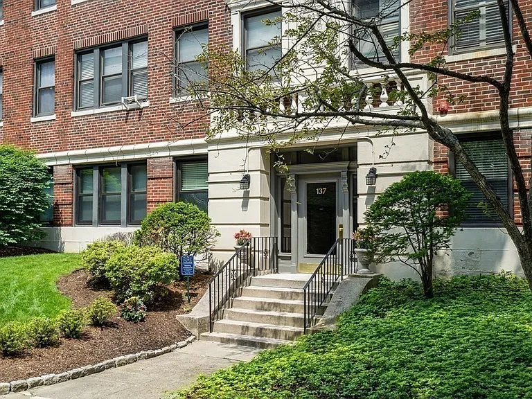 137 Englewood Ave #5 — Photo 30