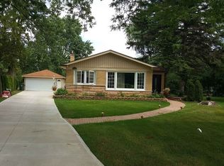 3212 Ronald Rd, Glenview, IL 60025