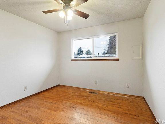 4th image of 1204 11th St NE