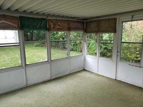 4th image of 5483 Honeyleaf Way