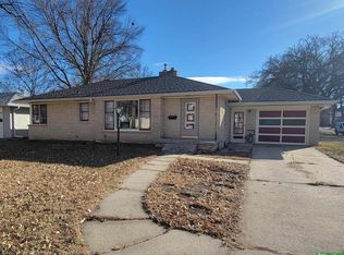 1006 E 12th St, York, NE 68467